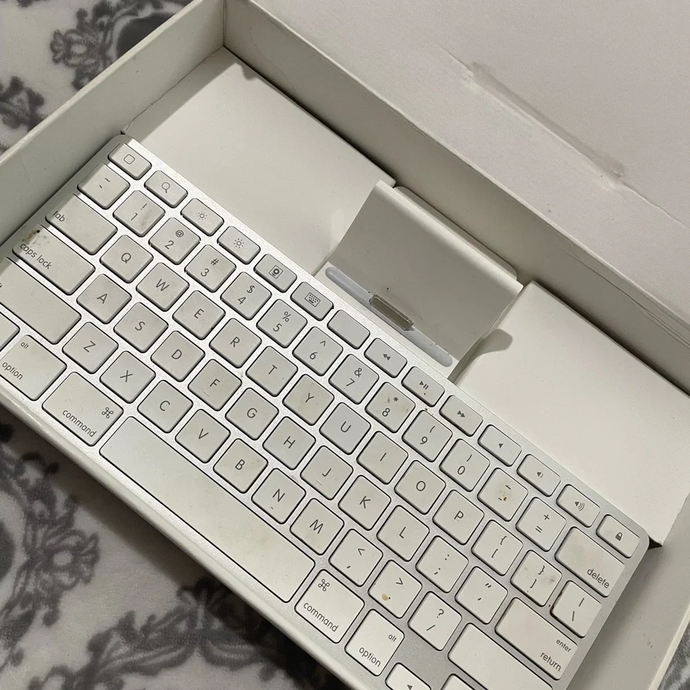 Apple White Tablet Keyboard